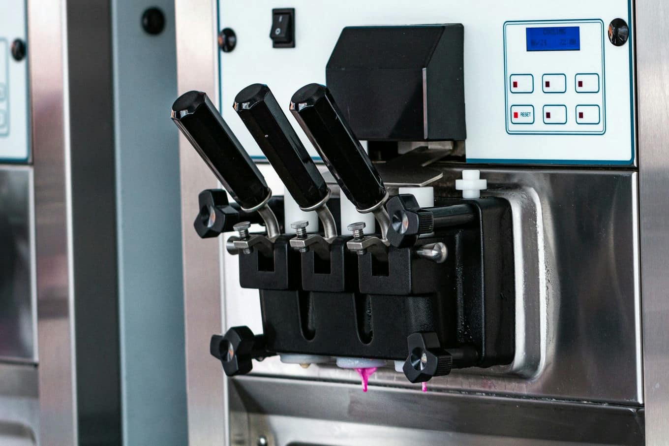  Porównanie maszyn do lodów: amerykańskich, tajskich, tradycyjnych i włoskich